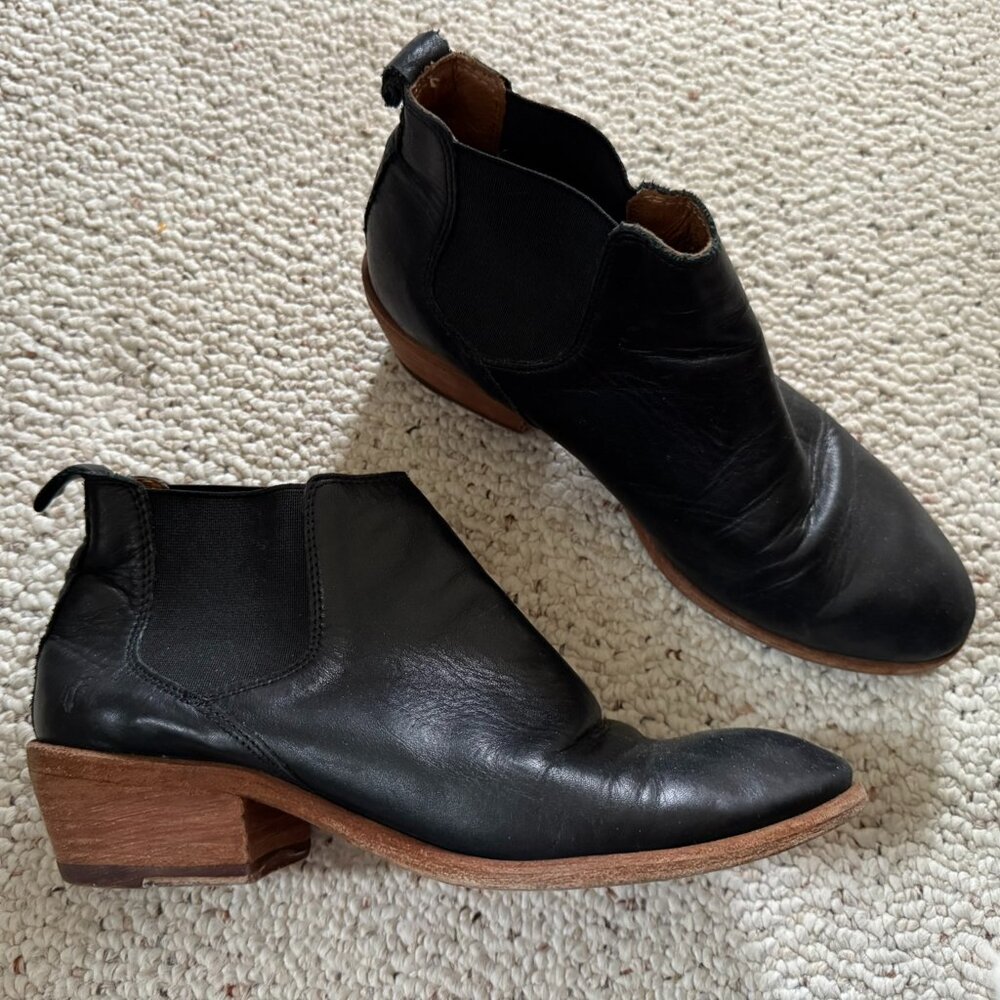 Frye black leather pull-on ankle bootie w/ low heel, women's size 7